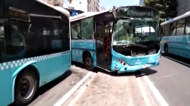 Şişli'de halk otobüsleri birbirine girdi: İlk görüntüler