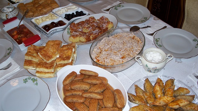 Bayramda hamurlu değil sütlü tatlıları tercih edin.