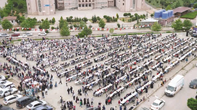 Tuzla Belediyesi, 3 yıldır geleneksel olarak sürdürdüğü hemşehri dernekleri iftarına bu yıl dernek etkinliklerini de ekledi.