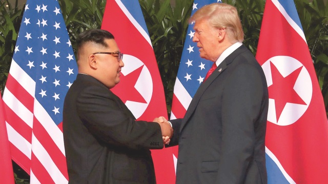 Trump-Kim zirvesi geçmişe çizgi çekilen bir uzlaşmayla sona erdi.