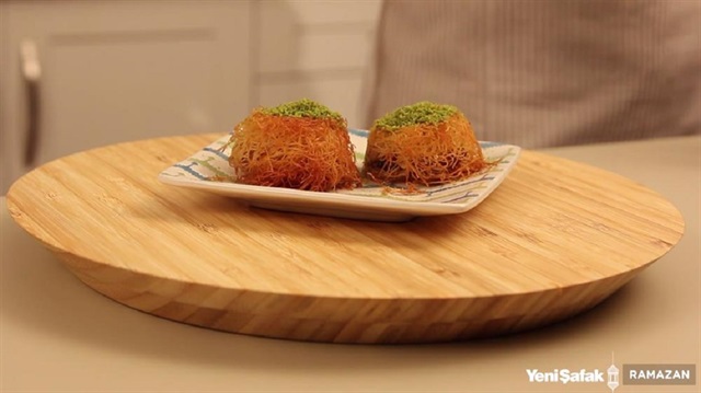 İster iftar sofrası için ister bayram tatlısı için tercih edebileceğiniz Muffin Kalıbında Muhallebili Kadayıfı çok beğeneceksiniz.