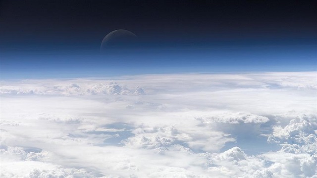 Bilim adamları, atmosferin üst katmanlarından toplanan bu yıldız tozlarının metal ve sülfürlerle bezeli camsı parçacıklardan meydana geldiğini belirtti.