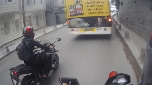 Motosikletli kadın sürücü ölümden kıl payı kurtuldu