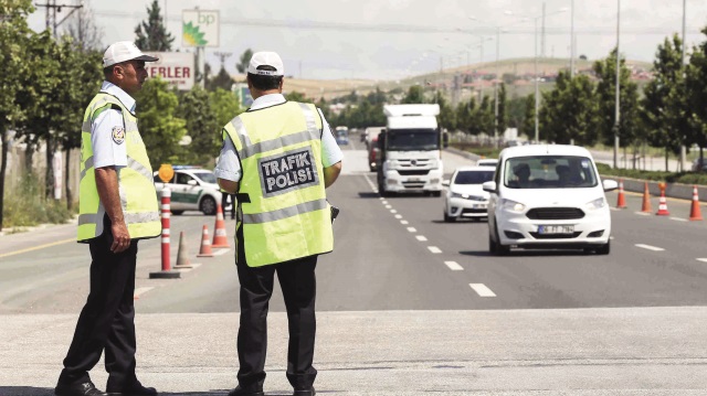 Yaklaşık 70 bin polis sahada görev yapacak.