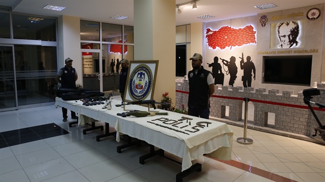 PKK'lı 5 terörist silahlarıyla birlikte yakalandı.