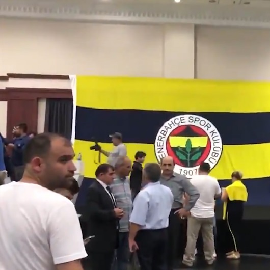 Fenerbahçe bayramlaşma gününde Galatasaray marşı çalındı