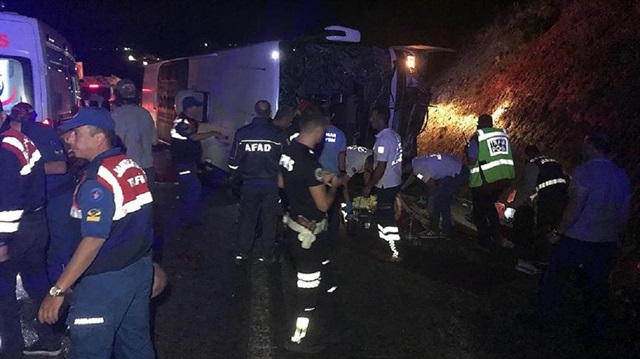 Olay yerine çok sayıda ambulans ve kurtarma ekibi sevk edildi.