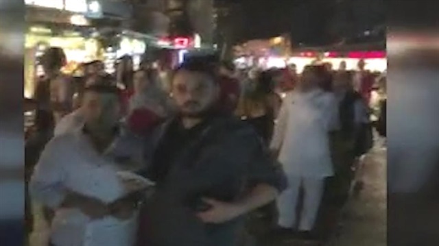 Taksim’de otelden atılan paralar izdihama neden oldu