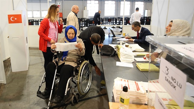 Belçika'da engelli seçmenler sandık başında