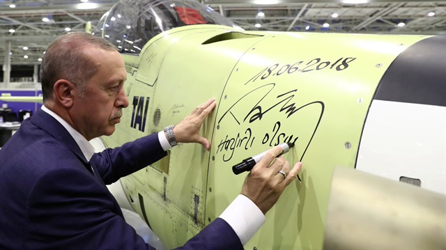 Cumhurbaşkanı Erdoğan Hürkuş'u imzaladı