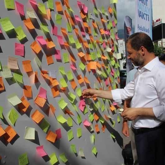 Duvarda milletvekillerine not bıraktılar
