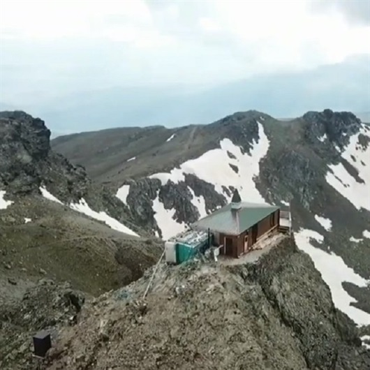 3 bin metre yükseklikte ibadet ediyorlar