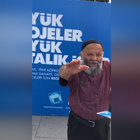 CHP'li gençlerden AK Partili amcaya aşağılık hareket!
