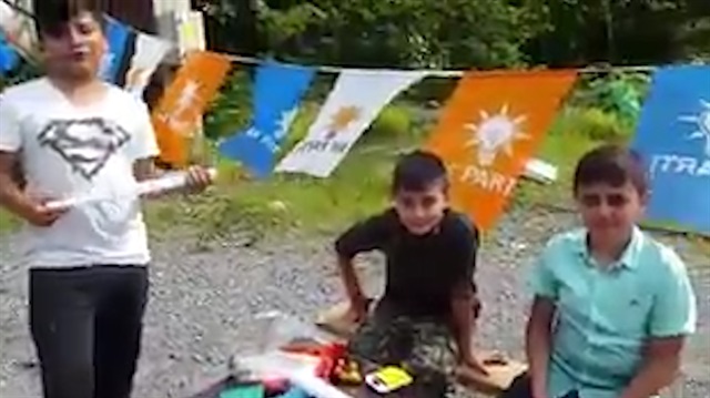 Rizeli küçük çocuklar kendi imkanlarıyla AK Parti'ye oy topluyor