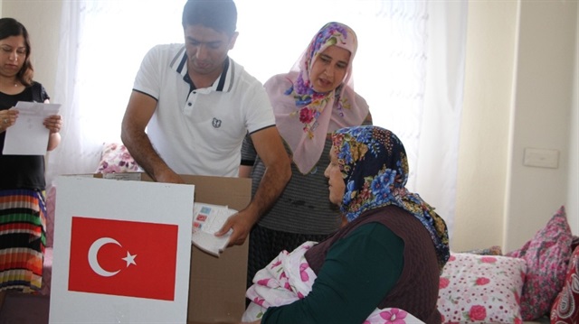 Turkey's elderly, sick cast votes in mobile ballot boxes