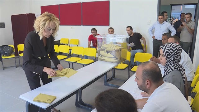 Polls close in Turkey's elections