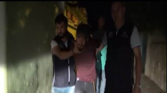 Polis ekiplerince yakalandı.