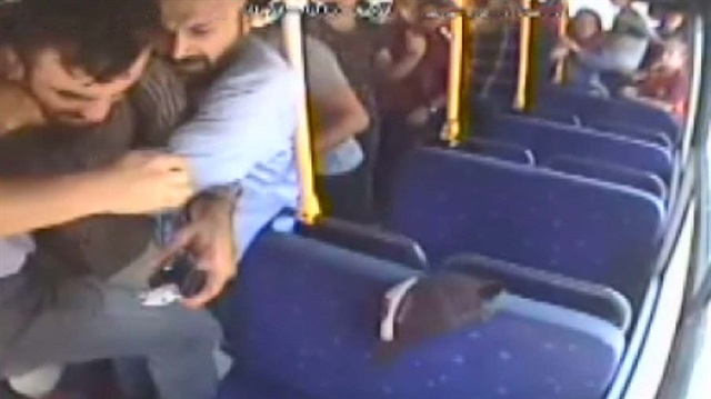 Yolcuyla kavga eden şoförün can verme anı kamerada