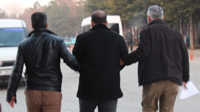 FETÖ operasyonları kapsamında gözaltına alınan isimler adliyeye sevk edildi. Arşiv.