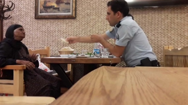 Günün en güzel haberi: Türk polisi yine duygulandırdı