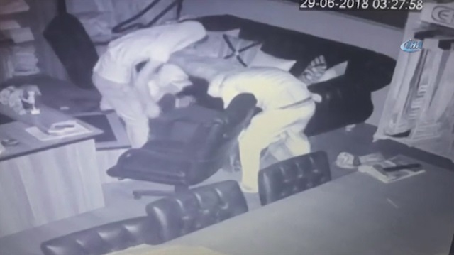 Mağaza farelerinin hırsızlık anı kamerada