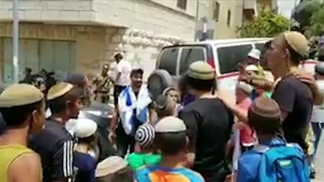 Yahudilerden katil İsrail askerine coşkulu karşılama!