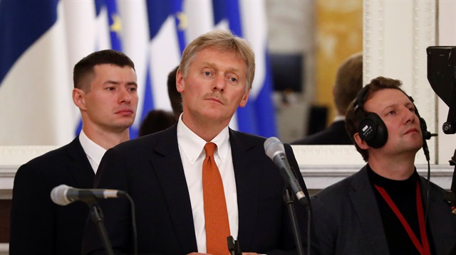 Kremlin spokesman Dmitry Peskov (C) 