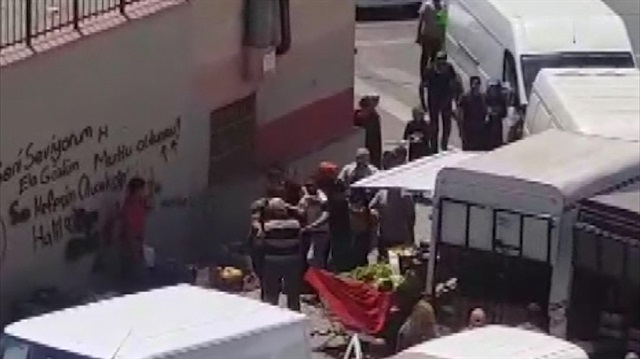 Gaziosmanpaşa'da pazarcıların kavgası kamerada