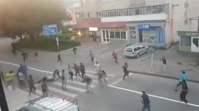 Taşlı sopalı mahalle kavgası kamerada