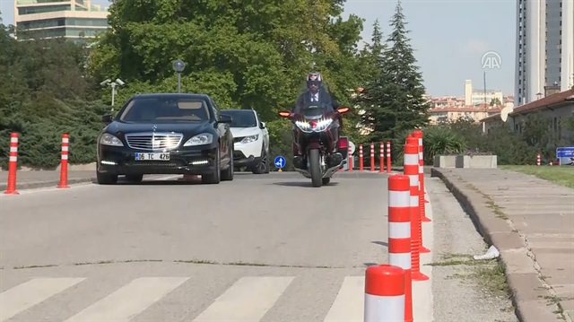 Yemin törenine böyle geldi