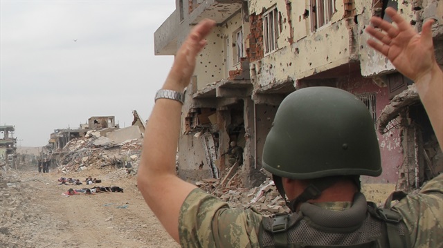 Mardin'de iki teröristin güvenlik güçlerine teslim olduğu öğrenildi.