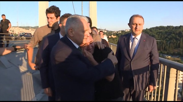 Köprüdeki intihar teşebbüsünü Başbakan Yıldırım önledi!