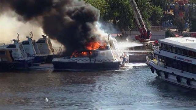 Haliç’te deniz taksilerde yangın paniği