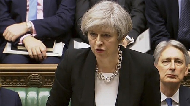 Theresa May’in konuşmasını kahkahalarla kestiler