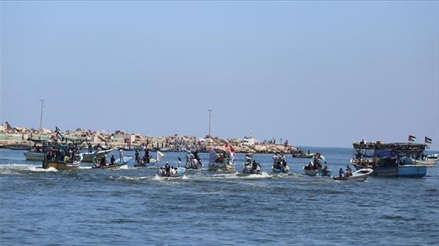 Israeli navy intercepts humanitarian flotilla from Gaza