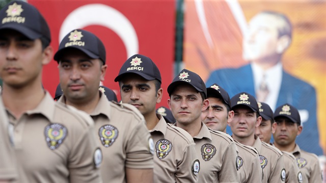 Bekçiler göreve hazır.