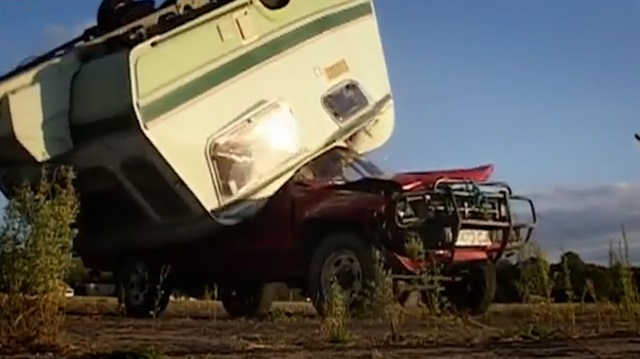 Toyota Hilux’un başına gelmeyen kalmadı!