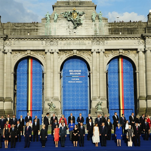 NATO Zirvesi'nde aile fotoğrafı