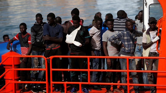 Avrupa'ya ulaşmak için Akdeniz'den geçen Afrikalı mülteciler...