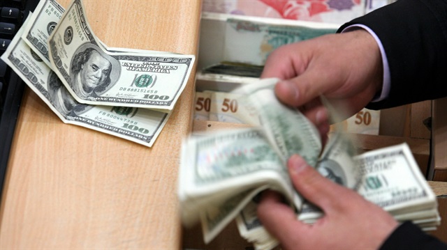 TL yeni güne dolar karşısında değer kazanarak başladı.