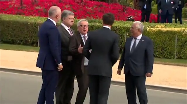 NATO zirvesinde sarhoş olan Juncker’in rezil olduğu anlar