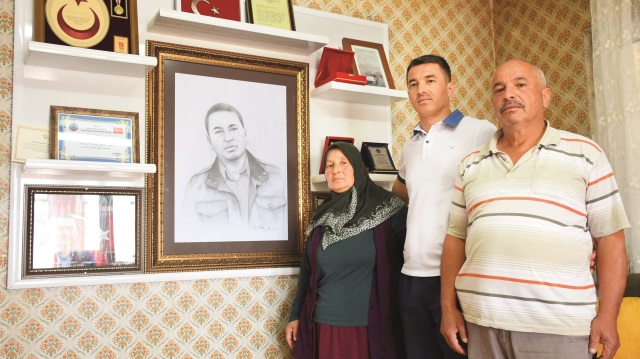 Ailesi, şehidin hatırasını yaşatıyor.