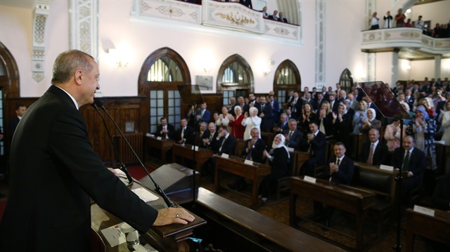 Yeni kabine ilk mecliste toplandı