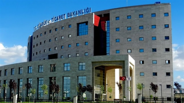 Gümrük ve Ticaret Bakanlığı ile Ekonomi Bakanlığı birleştirilerek Ticaret Bakanlığı'na dönüştürüldü.