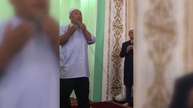 Kırgızlar Cuma namazında Başkan Erdoğan'a böyle dua ettiler