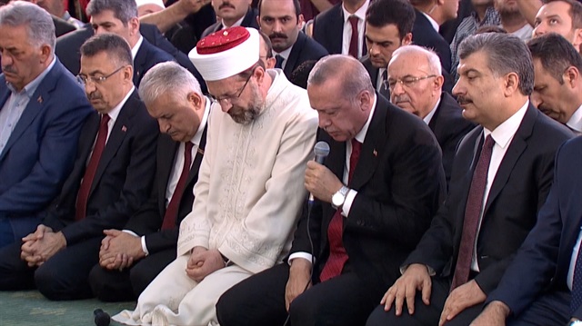 Turkish president recites Quran for July 15 coup martyrs