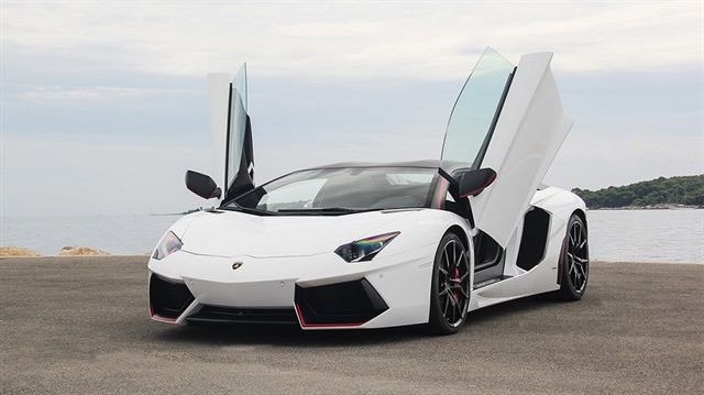   Lamborghini Aventador hybridizing 