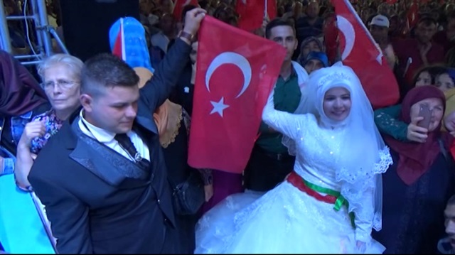 Düğün salonundan demokrasi nöbetine