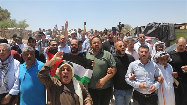 Hundreds of Palestinians perform friday prayer in Khan al-Ahmar