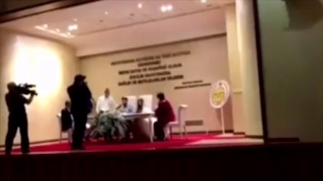 Nikahı yarıda bırakıp üçlü çektirdi
